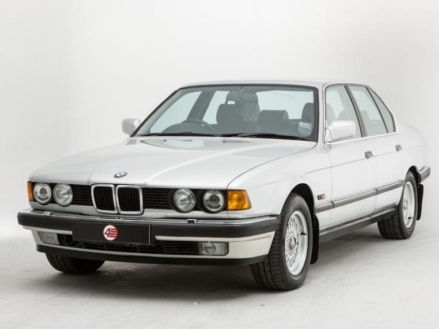  BMW 735i 1986 года  (UK) (фото 1 из 9)